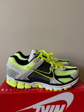 Nike Zoom Vomero 5 Volt Black FB9149-701 Men’s Size 10